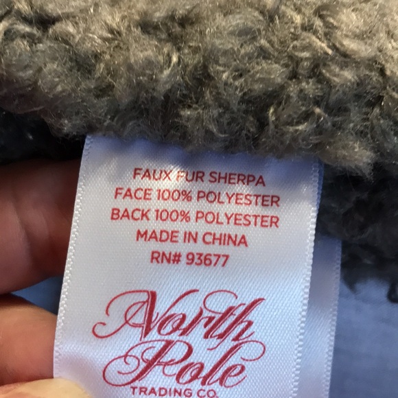 Nwt 4 North Pole Sherpa gray placemats. - Picture 7 of 8